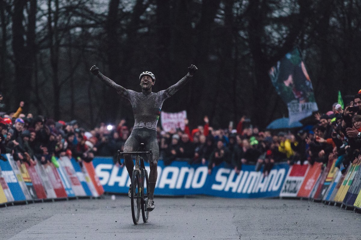 Safe to say that this one meant a lot to <a href="/mathieuvdpoel/">Mathieu Van der Poel</a>! 
What a courageous ride from the World Champ 🌈. 

Full results from Namur: bit.ly/33TVGls

#TelenetUCICXWC