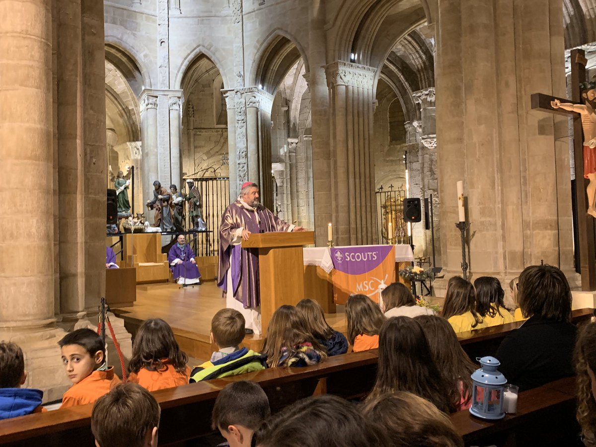 iglesiarioja's tweet photo. Celebración de la Luz de La Paz de Belén en Santo Domingo de la Calzada organizada por el Movimiento Scout Riojano - MSC @scoutsmsc 
#LPB2019
#scoutsmsc https://t.co/noSjXcVv9h