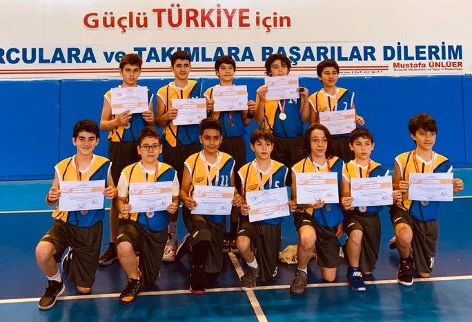 Nevşehir'de düzenlenen Analig basketbol müsabakalarında takımımız çeyrek finale yükseldi. <a href="/hamzayerlikaya/">Hamza Yerlikaya 🇹🇷</a> <a href="/mehbaykan/">Mehmet Baykan</a>