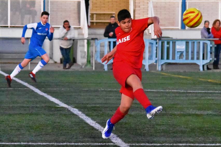 NAISEFC's tweet photo. ➡️ El Cadet "B" va jugar ahir contra el líder de la categoria, el Castellbisbal. L'equip va plantar 🙌 cara durant la primera part del partit (1-6).
⚽️ El golejador de l'equip va ser l'Alex.
#valorsNAISE #socNAISE https://t.co/aQ3vNcDhuf