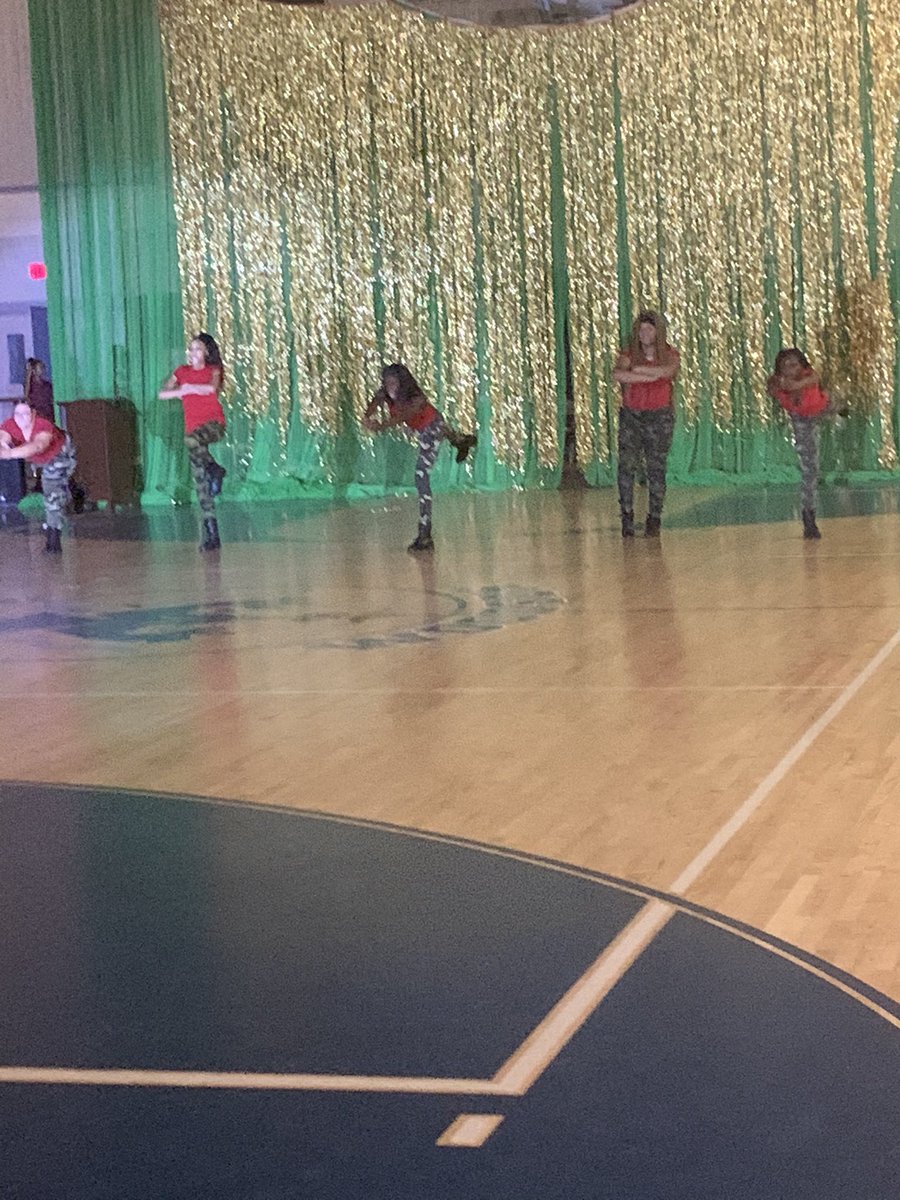 A special thanks to <a href="/oakparklions/">Oak Park ES</a> drum line and <a href="/ChamberlainHigh/">ChamberlainHigh</a> step team for coming out to perform at our <a href="/HCPSWoodsonPK8/">Dr Carter G Woodson PK-8 Leadership Academy</a> Talent Show!
Culture...Collaboration...#GREATNESS