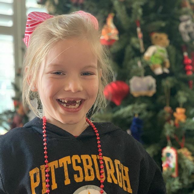 AllisonZang's tweet photo. I love it all she wants to Christmas is her two front teeth! #aliviaanna https://t.co/m1EOVpudq9 https://t.co/vSFU5i2Bur
