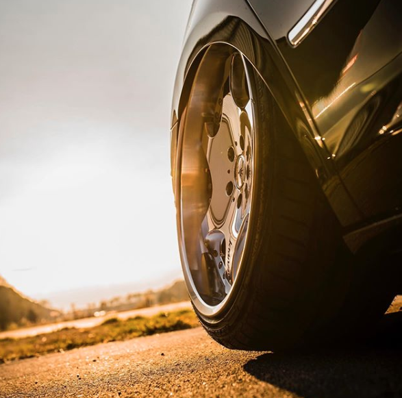 ECSTuning's tweet photo. @madhatters423, the legend, with an epic shot of @sqwattts tilty wheel.
#airliftperformance #airlift #lifeonair #bagriders #vwcc #airlift3p #volkswagen #riversideprep #riversidespringmeet #riversidechattanooga #wedswheels #wedskranze #bazreia #slammedenuff #ctsturbo #goapr https://t.co/if1yGxOw6k
