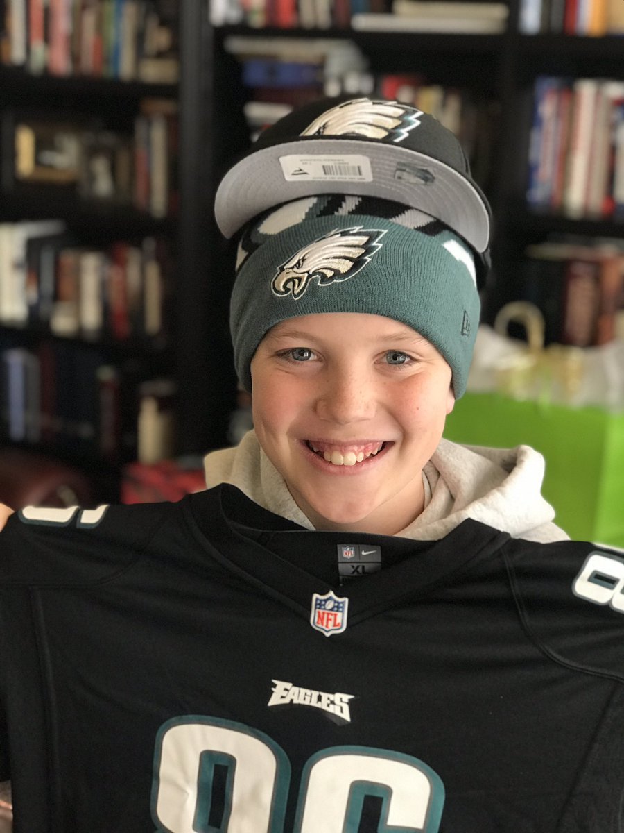CoachChambers1's tweet photo. “We’re from Philly, we’re from Philly,
No one likes us and we don’t care!”  
E-A-G-L-E-S Eagles!  LETS GO!
#EarlyCHRISTmas #SnowBalls@Santa  #TheVet709 #BountyGames #RIP99 #RIP60 #RIP92 #RIPBuddy https://t.co/A6dqU0JeeJ
