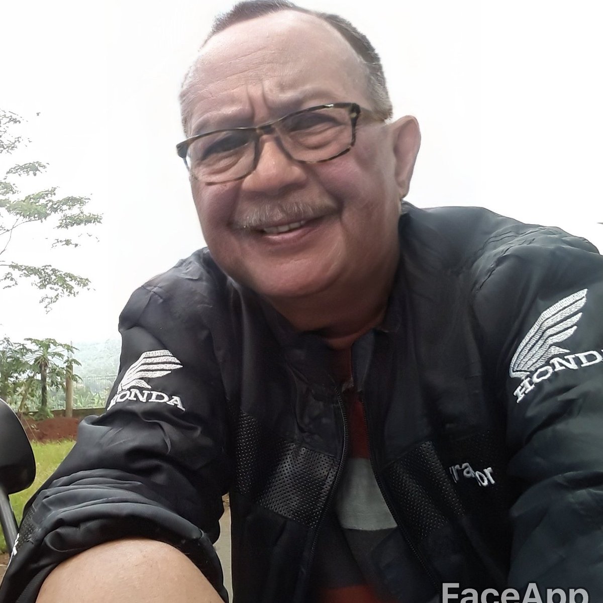 HermantoTil's tweet photo. Maaf kalo kalian semua tertipu ini asli fto sya tp editan pke faceapp https://t.co/6yF863Du8D