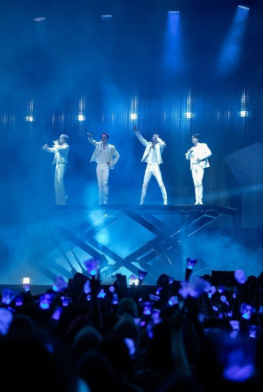 _suzino's tweet photo. "WINNER, Touched by Jakarta Fans' Blue Wave During Their Asia Tour “I don’t think I’ll ever be able to forget this feeling” "
#위너 #WINNER
https://t.co/IiDxCkxpFK https://t.co/jyiK8k2rVc
