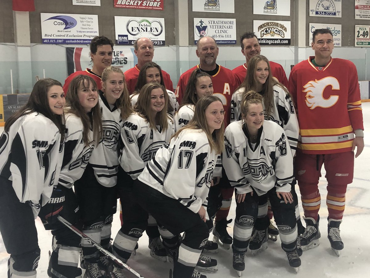 Great experience for the Strathmore Storm Midget girls playing with Flames Alumni against Strathmore First Responders. @hometownhockey_ Will be another great night tonight with one of these fine young ladies helping pick the three stars! <a href="/TaraSlone/">Tara Slone</a> @RonMacLeanHTH