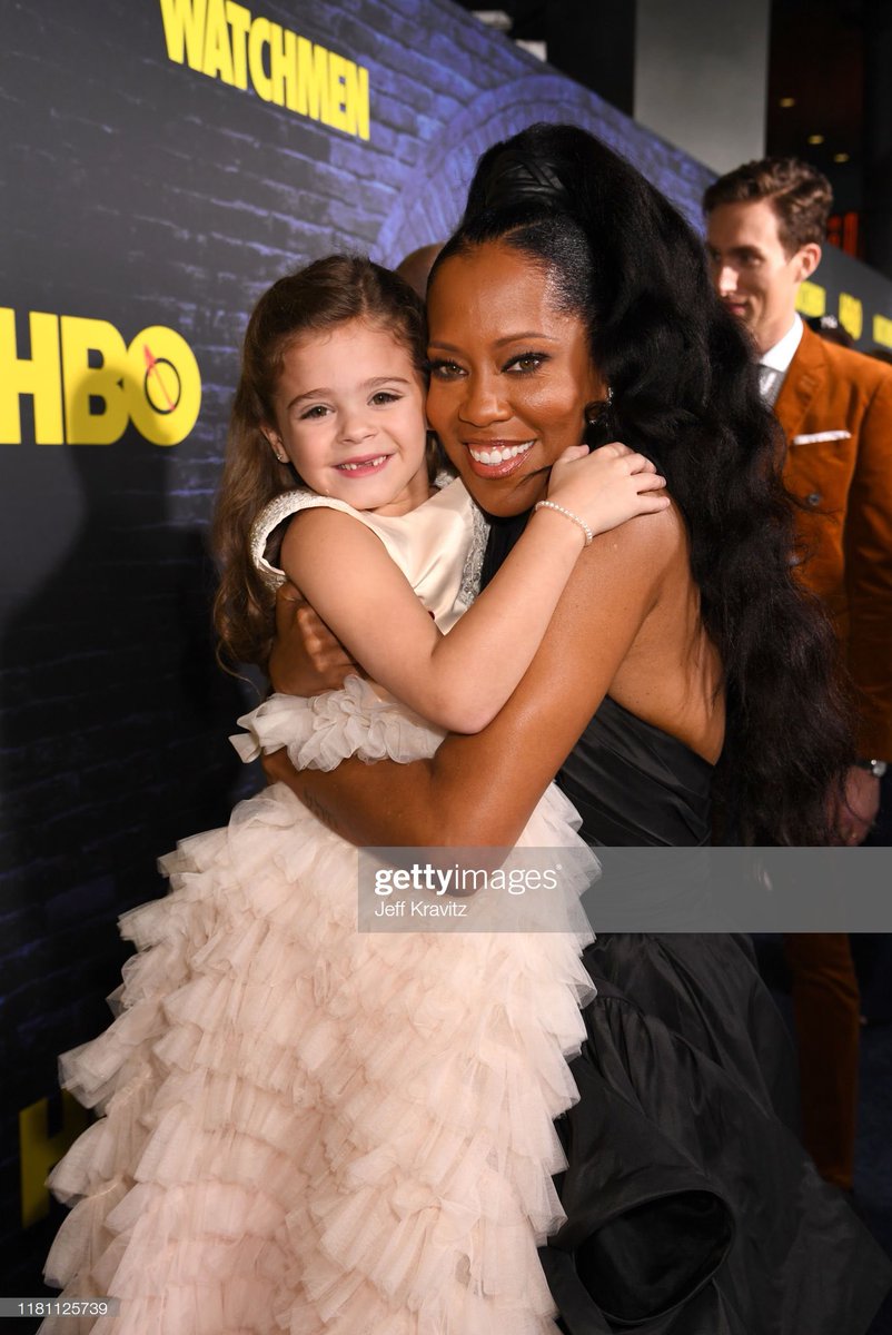 AdelynnSpoon's tweet photo. Thanks for being such a great role model @ReginaKing ❤️ for being my mom, and for the best hugs! 😘

#WatchmenHBO #Watchmen  #EmmaAbar #AdelynnSpoon #ReginaKing #AngelaAbar #SisterNight #TVMom #LoveMyMom #LookUpToHer #YoungHollywood #kidactor #Childactress #TVSeries https://t.co/FDM0NhcLbA