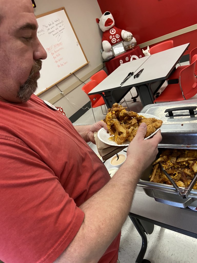 Keeping this team happy with some delicious apps from Texas Roadhouse! <a href="/ToriPollock6/">Tori Pollock</a> <a href="/DavePFromTarget/">Dave Pacheco</a>