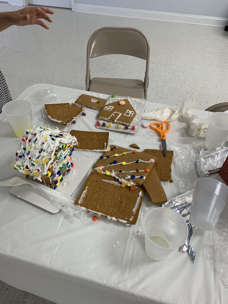 Flatlandag's tweet photo. Gingerbread shenanigans after church #itsallinfun https://t.co/IgtFKI79Hv