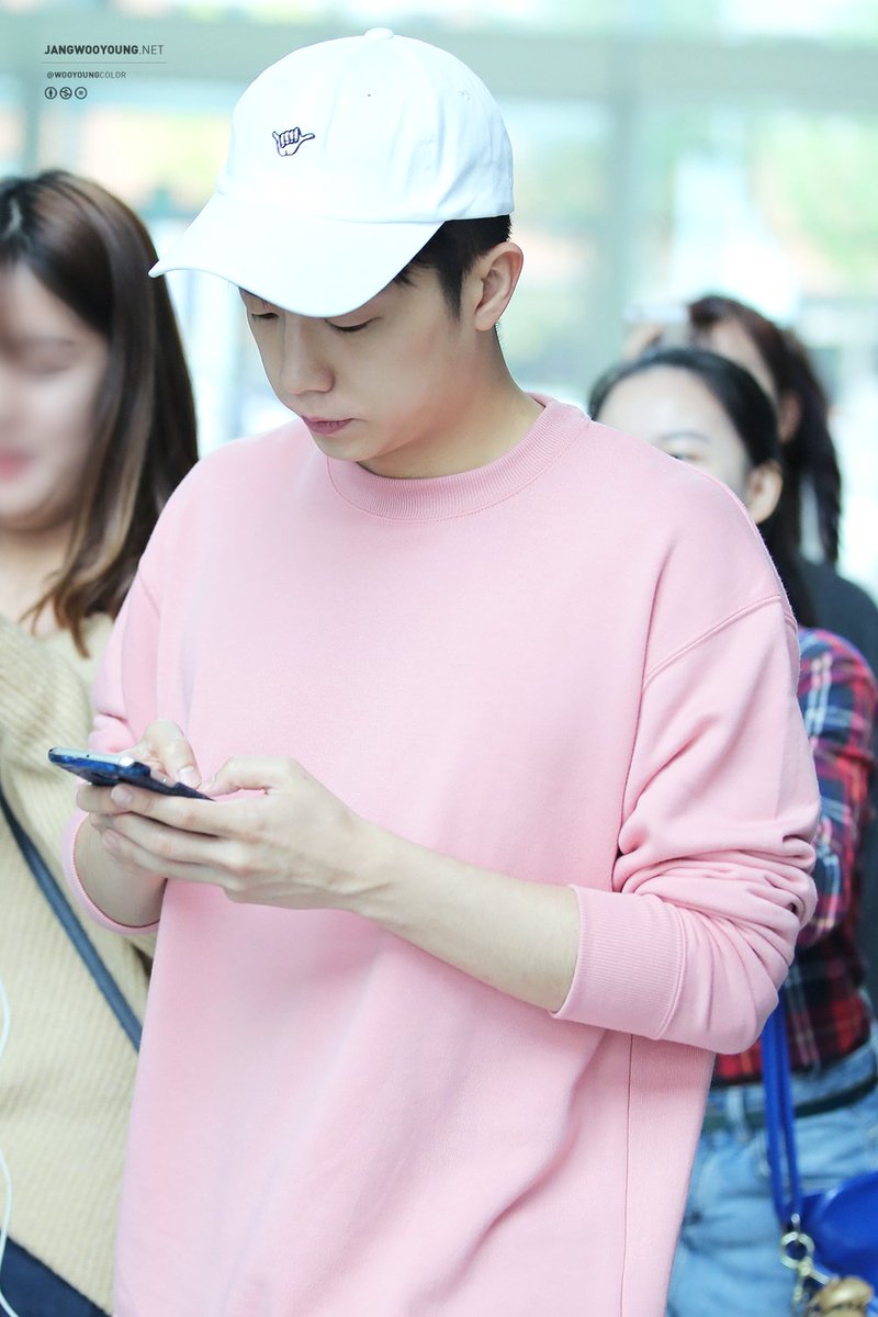 핑크가 잘 어울리는 우영💕🐣💞