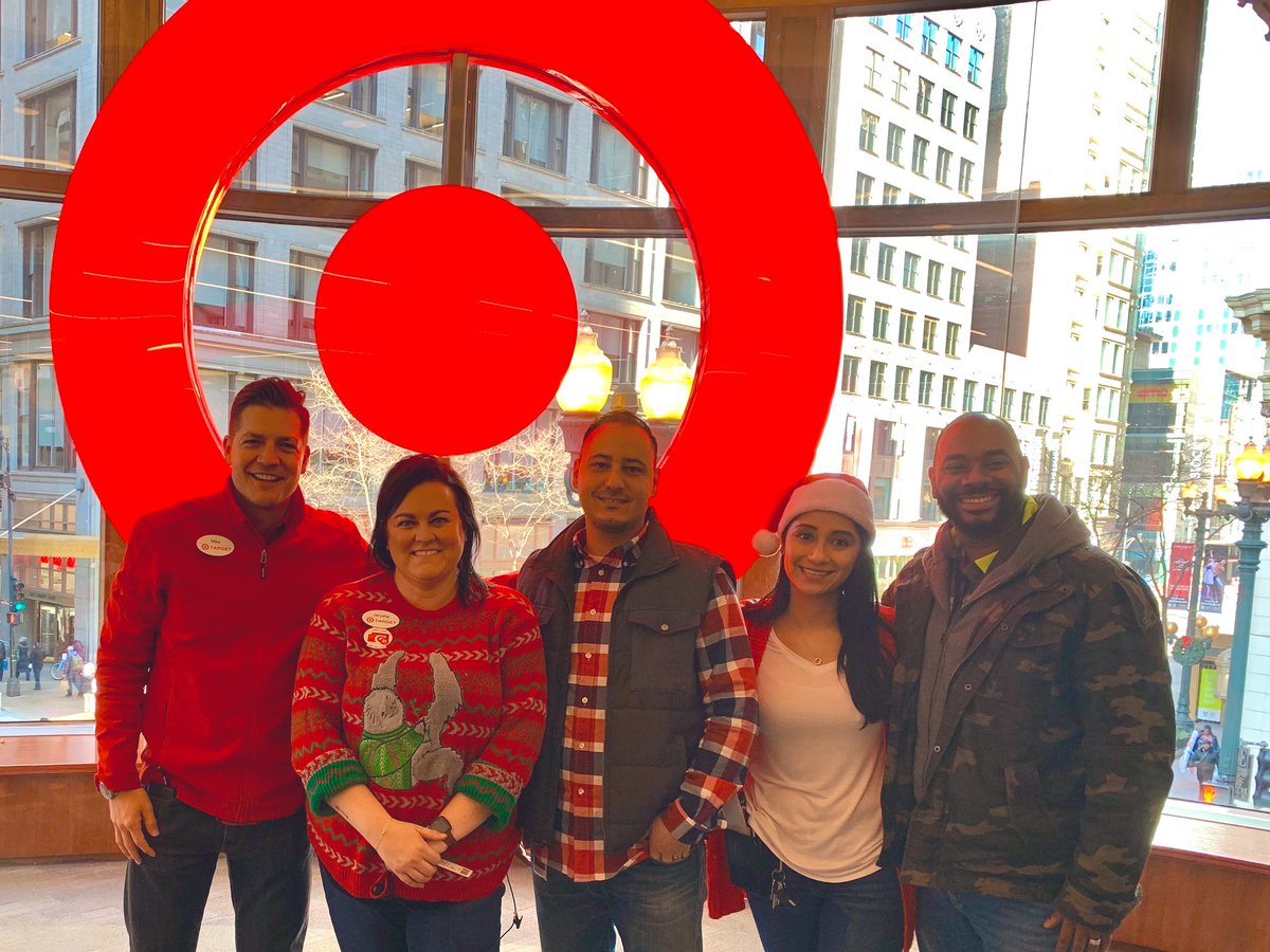 TargetJerusha's tweet photo. Spreading more Holiday Cheer here @Target State Street! @m_deyle and @billdiaku stopped by to bring more 🎅🏼🎄 joy to this splendid Sunday! 
@garcia_rebeca9 @A_Leigh_ https://t.co/tPCsRWvCa6