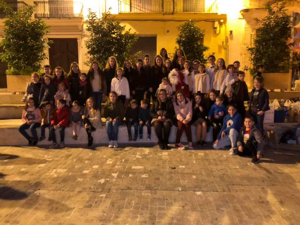 Acf_Ferroviaria's tweet photo. Aquesta vesprada hem participat en l'acte solidari en benefici de les protectores d'animals de la ciutat organitzat per la Junta Local Fallera.

#FallesXativa #Falles2020 #FallesSolidaries https://t.co/SgO1c9iMRW