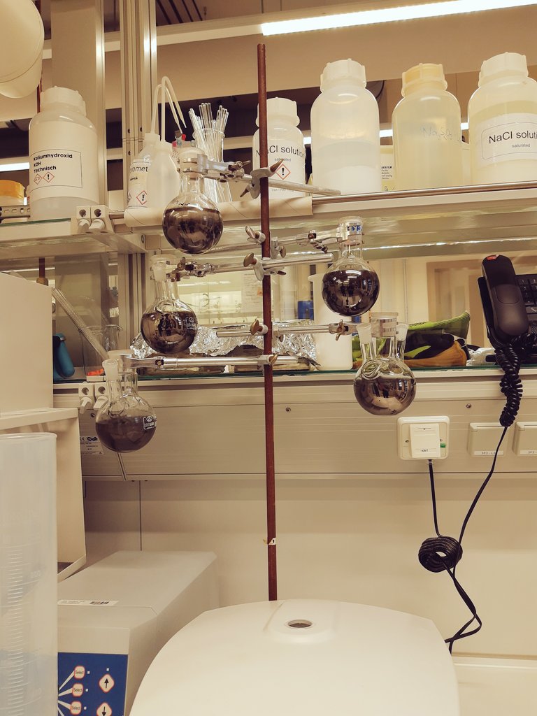 The #palladium mirror #christmas #chemistree I made two years ago still exists. 💪 Happy holidays! #RealTimeChem