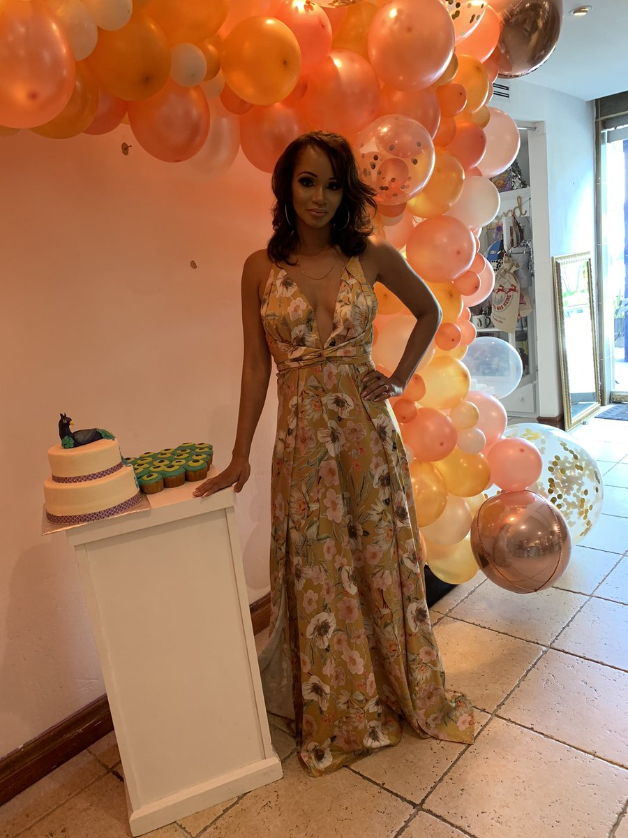 MarinaLouis2's tweet photo. Bridal shower in full swing. Special thanks to @b3wine.spirits for hosting us. 
#bridalmakeup #bridetobe #bridalhair #bride #mmmarry2019 #makeuplover #makeupislife #engaged💍 #engagedandhappy #currentsituation #scottbarnes #scottbarnesmakeup  @ B3 https://t.co/2j4Y3hRq1D