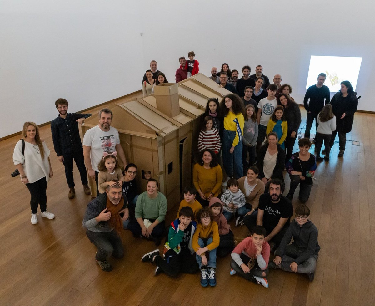 sistemalupo's tweet image. Fin de fiesta en familia #nenoarquitectura @FundLuisSeoane Jugando con la arquitectura de #PradaPoole de la mano de @NuriaP9