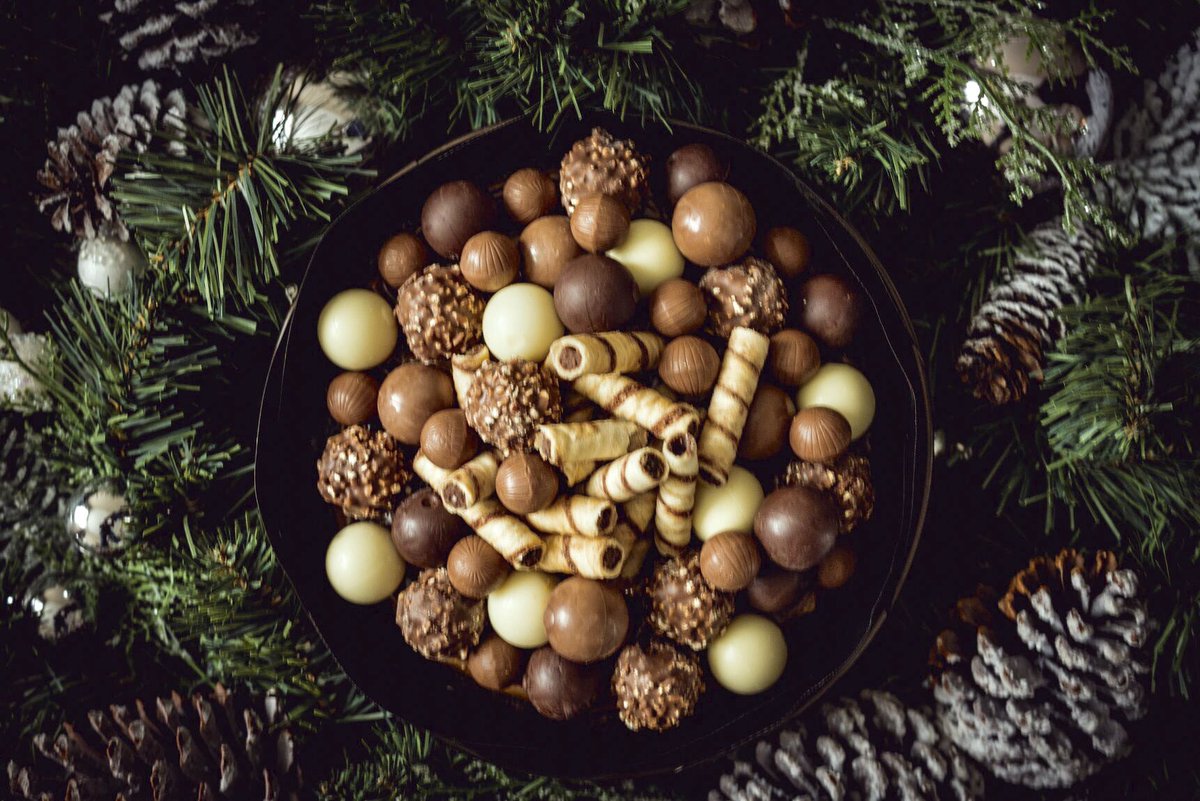 unstickdaughkun's tweet photo. Christmas wouldn't be Christmas without our most requested Holiday recipe...our Festive Dulce le Leche Holiday Chocolate Cake!  Trust us, you'll want to add this one to your list!

Visit https://t.co/3VojsagSLg for full recipe. https://t.co/TeV3KgnWOZ