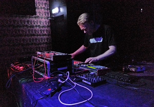 garcontaupe's tweet photo. Live last week at Katadreuffe’s cd presentation in OCCII. 📸@vidoliber #amsterdam #occii #katadreuffe #live #life #noiserock #posthardcore #acid #electro #underground #mpc1000 #midiclub #taupie #music #livemusic #concert #microkorg #keys https://t.co/wmvDE2gdAP