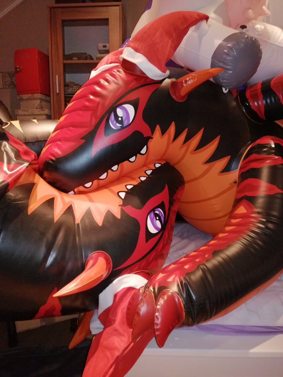 Hallstahl's tweet photo. Apparently both @ltslang's and my Ember seem to go quite well together. 🐲 https://t.co/jBKuQZgL10