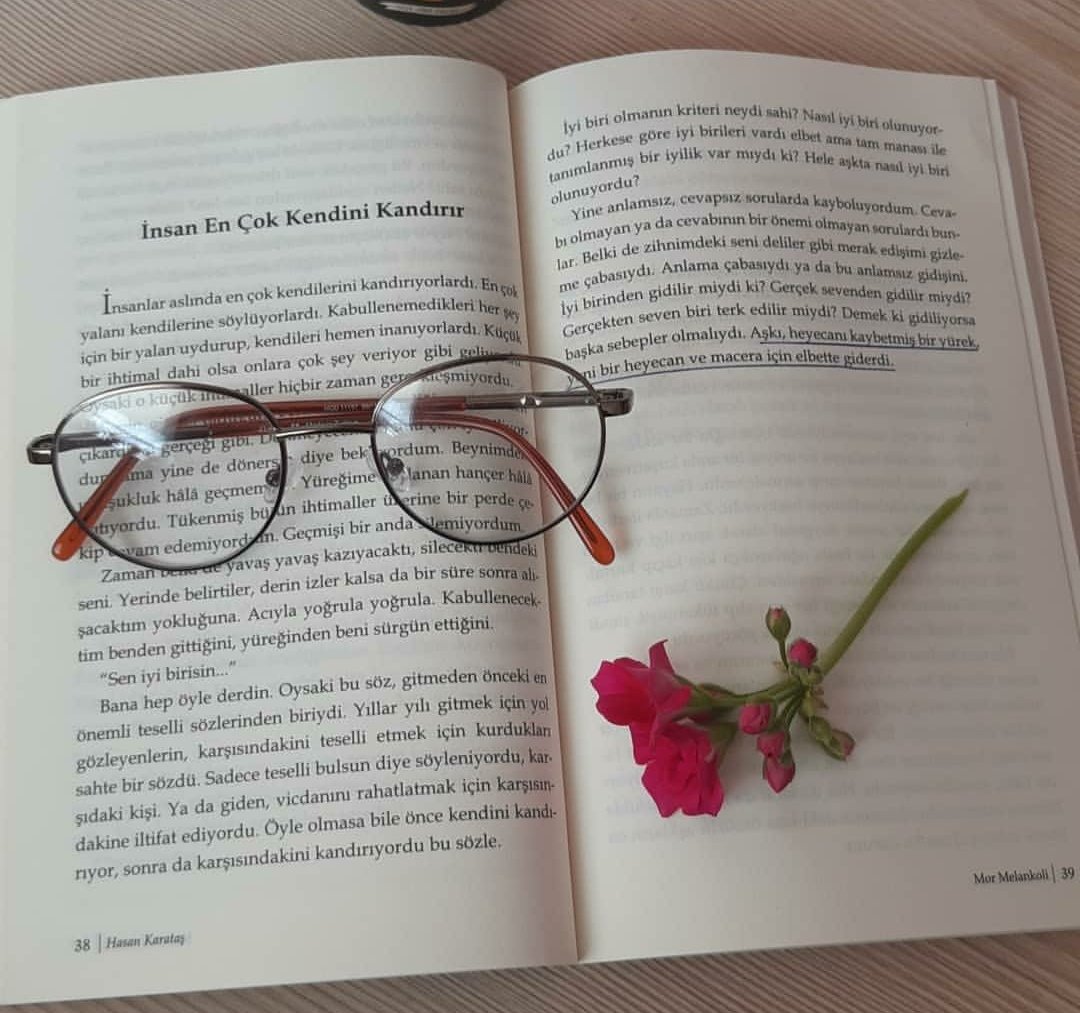 yazarhkaratas's tweet photo. İnsan en çok kendini kandırır.

Hasan Karataş | Mor Melankoli https://t.co/vsPY5D725h