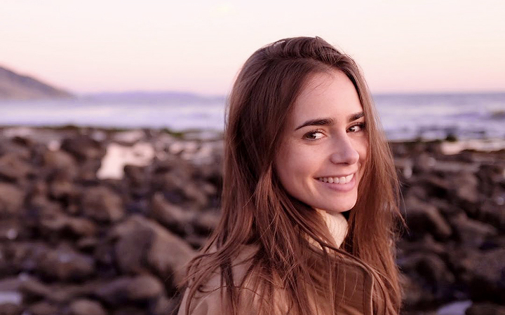 odairannies's tweet photo. lily collins out there living her life as though she's in an indie film https://t.co/KxWQ5Gmw7h