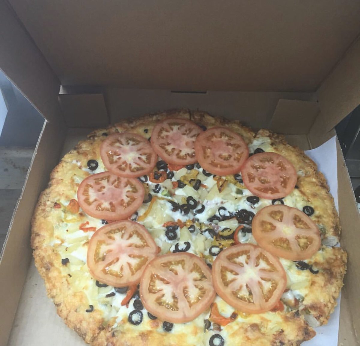 Take a break from your busy holiday schedule and relax with Sammy’s! We have pick up or delivery options available at both of our locations for you. 🍕❤️ #yyc #calgary #pizza