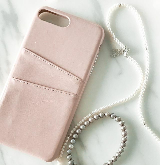 StylingMyLifeAH's tweet photo. My @mymackielane goodies are here!! This phone case with card slots is seriously the best thing ever. You can never go back after owning one of these!

This case is part of the giveaway we're doing over on @kayvalyadesigns ! You can enter through my last… https://t.co/tTriADWPyP https://t.co/7iWmW6kTgS
