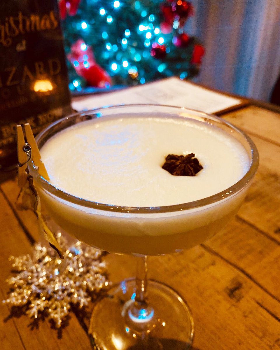 Spiced Pear Martini 🍐 ▪️ #eastlondon #london #cocktail #happyhour #bartender #cocktails #DMN #designmynight #southwoodford #e18 #loughton #woodford #walthamstow #lizardloungee18 #essex #xmascocktails #xmasdrinks #christmasdrinks