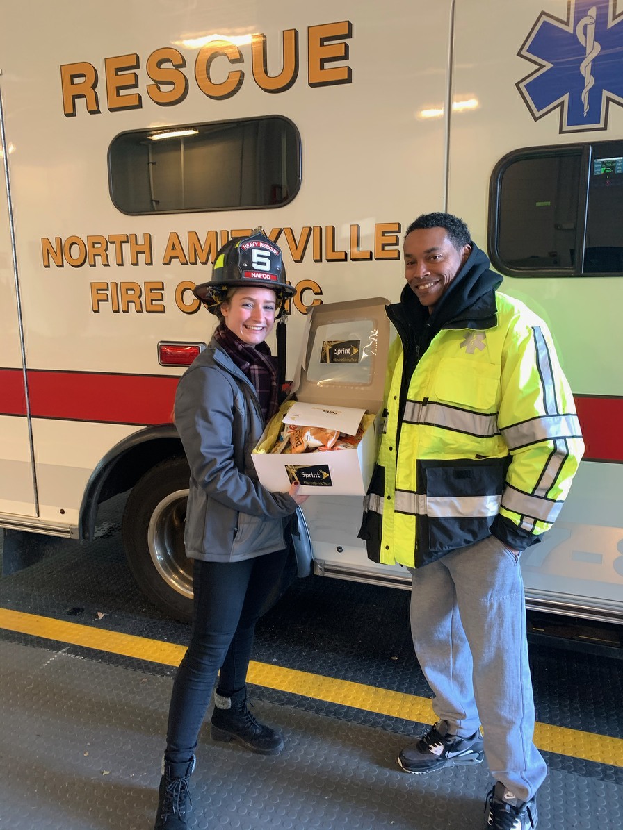 The #SprintGivingTour is on it's last day in #AmityvilleNY, which means there is only one day left to win $5K! Visit @sprint at 805 Broadway tonight from 5-7 for some yummy hot cocoa, @alt923radio &amp; the #vault! <a href="/AmityvilleEcho/">Amityville Echo</a> <a href="/NaifAbdullah26/">Naif Abdullah</a> <a href="/rosemiller29/">Rosemary Rubbo</a> <a href="/sgaffney6/">Steve Gaffney</a>