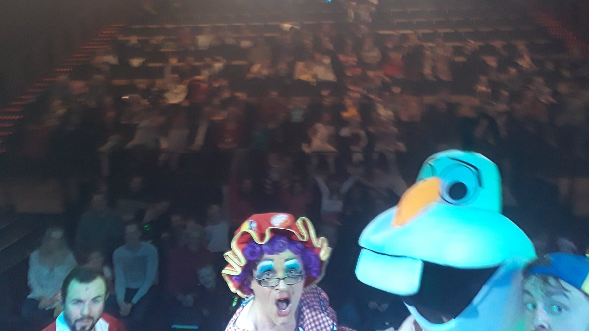 DameDottyMK's tweet photo. 'Ello me ducks...what lovely audiences we had in fr #BeautyAndTheBeast @SCTheatre1 today.. Did you come see us?  #Olaf #selfie https://t.co/zxLHE3FIkD