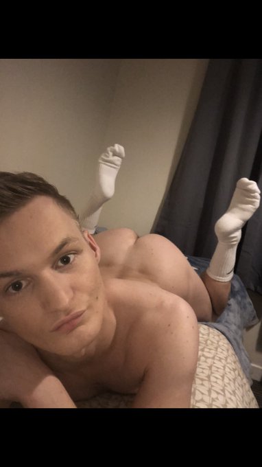 Happy Sunday ? feeing horny...lemme know if you like it ??? https://t.co/i25TYoz571