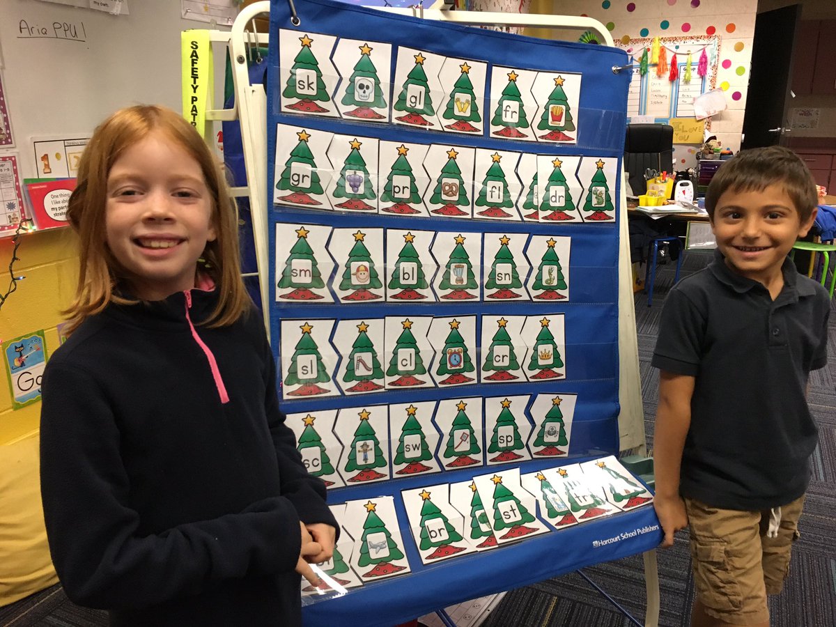 MrsLongobardi's tweet photo. Working on blends!  #elacenters #kindergarten #phonics #blends @denesaboling https://t.co/FT88dFXCOW