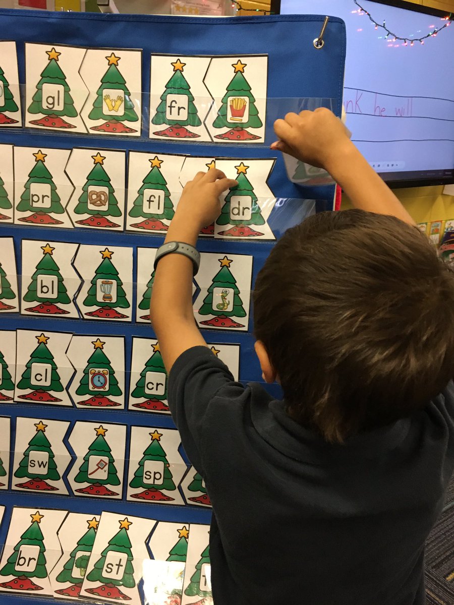 MrsLongobardi's tweet photo. Working on blends!  #elacenters #kindergarten #phonics #blends @denesaboling https://t.co/FT88dFXCOW