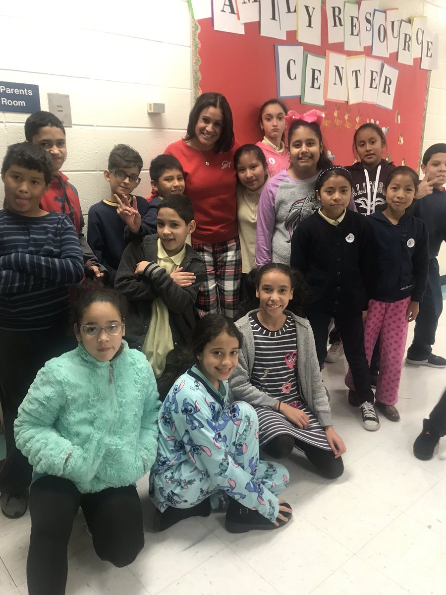 Sanchez was very busy last week. The best part of the busy was finding ways to connect with students and staff. #lastweekof2019
@EzzieFigueroa @Hartford_Public