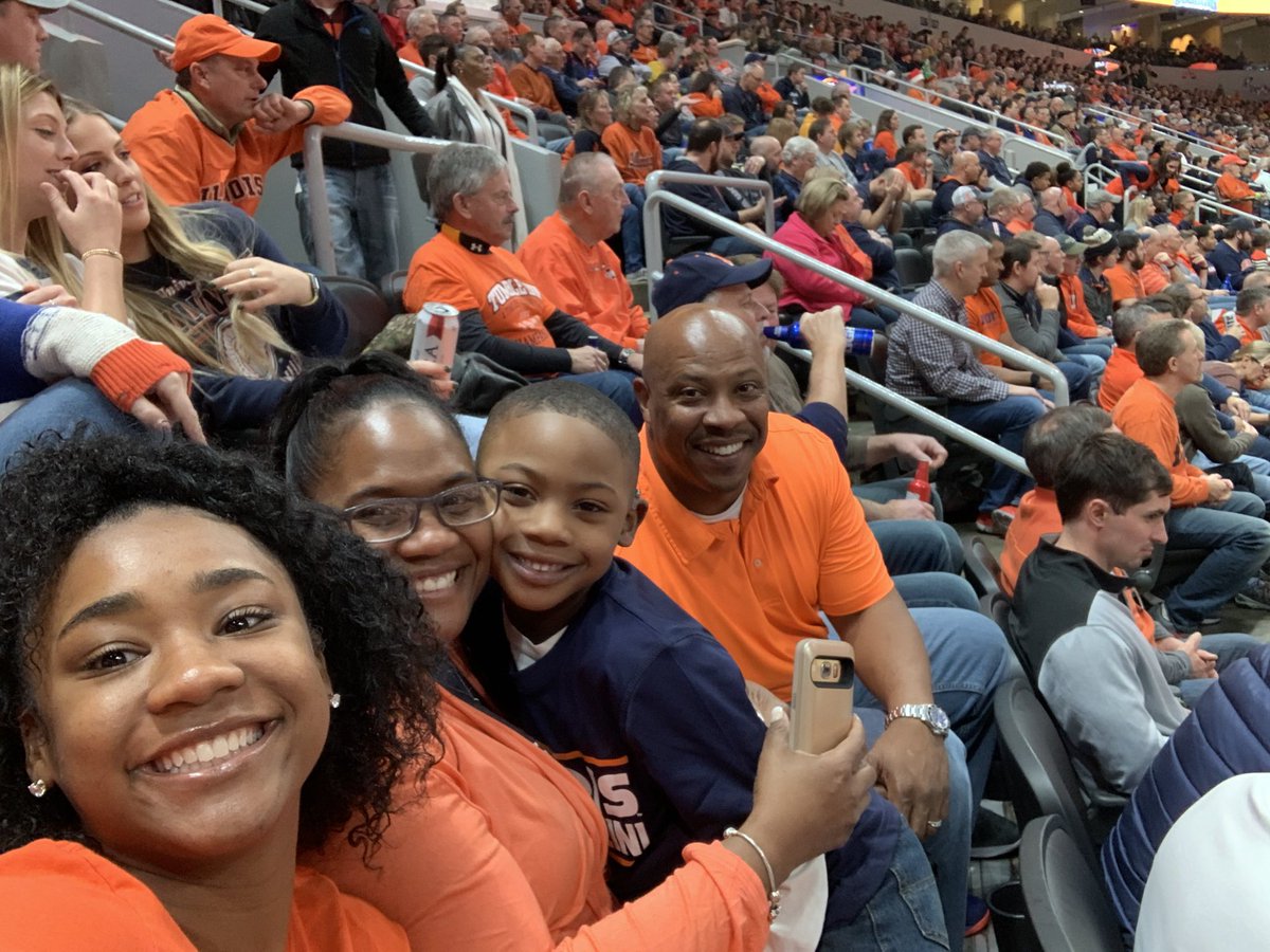 Had a fun time at the Braggin’ Rights game with my family! Also got the chance to meet Coach Lovie Smith!🔷🔶 <a href="/LovieSmith/">Lovie Smith</a> <a href="/Butkus40/">Dana Howard</a>
