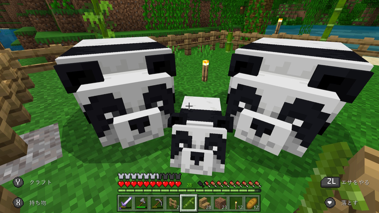Nami マイクラ日記 村の移転先にパンダがいたので飼うことにした いつもゴロゴロしているのでゴロちゃん そしたら近くにもう一匹を発見 竹を探して誘導 繁殖にも成功 かわいい これから村人も連れてくるから仲良くしてね Minecraft マイクラ