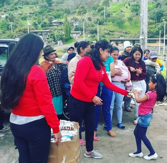 coopchibuleo's tweet photo. #SomosGrandes
📍#Pelileo||Se llevó a cabo un hermoso agasajo en la comunidad  Chambag, compartieron gratos momentos con niños y  adultos mayores de la zona.
#SomosChibuleo #LaCooperativaDeLosEcuatorianos https://t.co/JhLSYz5Zew