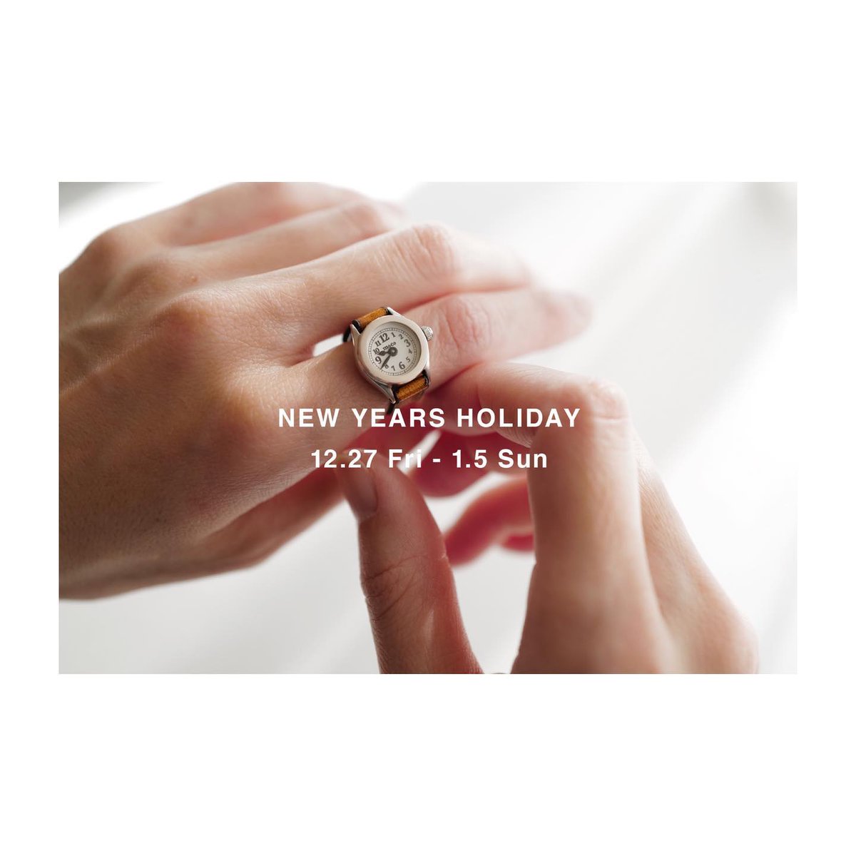 moco_watch's tweet photo. 年内のご予約来店や、商品配送などは12/26までとなります。
#moco #fingerwatch #ringwatch #ring #watch #fashion #mini #miniature #jewelry #accessory #leica #leicaq2 #tokyo #newyearholiday #指時計 #指輪 #時計 #ミニチュア #ファッション #アクセサリー #ジュエリー #ライカ #ライカq2 #東京 https://t.co/GSs7Zn6gIY