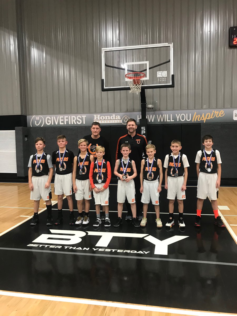 ashworthen1's tweet photo. Proud of our 4th grade Jr Pacer Team on their 2nd place finish in the BTY holiday tournament. #BaylenAndrew #10 #jrPacers https://t.co/aHby6MmqM6