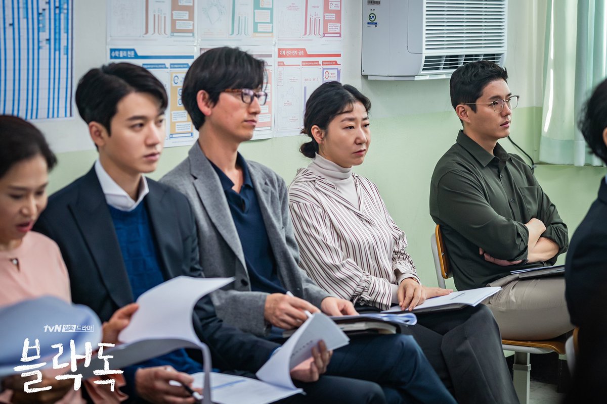 Опубликованы новые стиллы дорамы «Чёрный пёс»