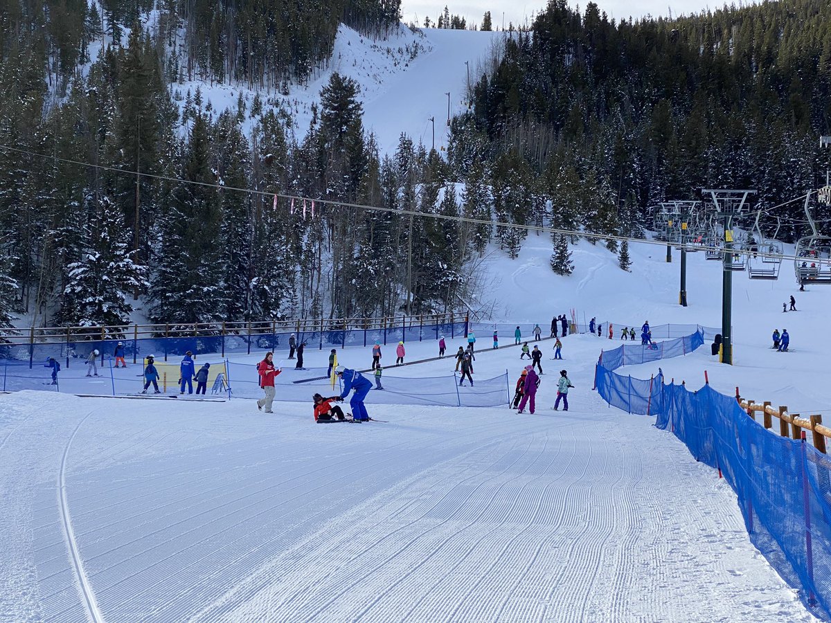 KJillRobbins's tweet photo. First day of skiing in the books! ⛷ 
@KeystoneMtn @travelingmoms #keystonemoments #sponsored #tmom https://t.co/6avGBC60HF