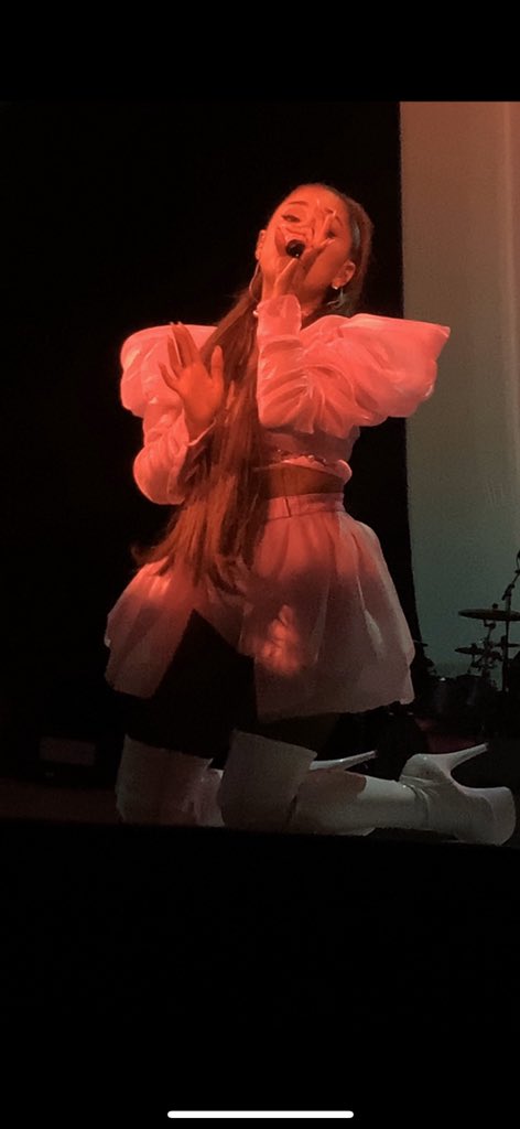 osnapitzlys's tweet photo. I love u and I’ll forever cherish these memories. #OurSWT @ArianaGrande #swtjacksonville #swtdetroit https://t.co/6VCOd5M8Ry
