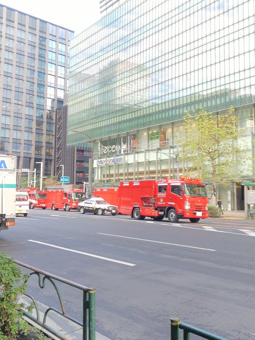 東京 日本橋 トモズ コレド日本橋店前に消防車集結 規制線張られる 現地の画像まとめ まとめダネ