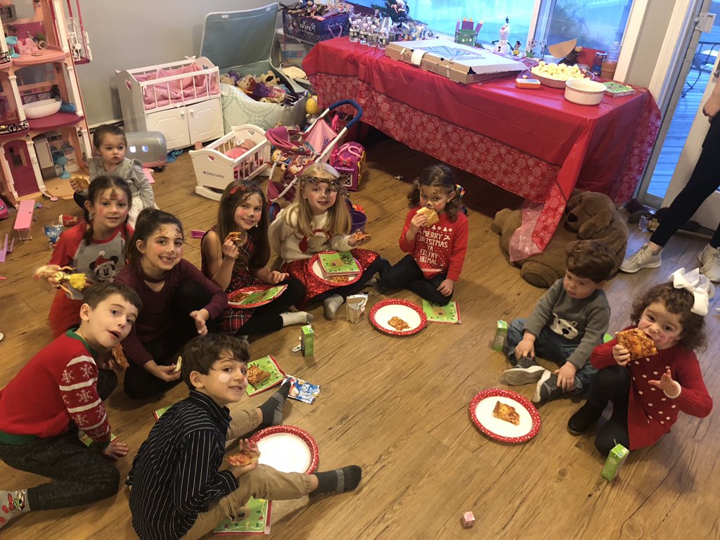 MissNancy01923's tweet photo. Stories, crafting, dancing and games while the adults celebrate the season!🌟🎄🎁#missnancy #wecometoyou #webringfun #weliketoparty #havestaffwilltravel #kidstable https://t.co/aFUGVWNxb4
