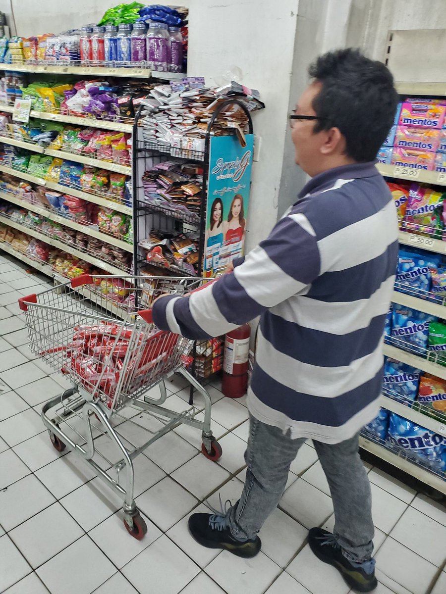 Markjones291's tweet photo. Buying toiletries with DSG folks for Metro Clarktastic Community Service💜
#PurpleLIFE #WeareMETRO #CLARKSPARK
#SharingisBLESSING
@Greg_MPCS @Josie_MPCS @HPDEC1969 @Jamie_Metro @jayndallas55 @yusepull27 @Ludvick6 @Mikestraveling @iamyourritzy @ONE_Clarktastic https://t.co/upqxQK637H