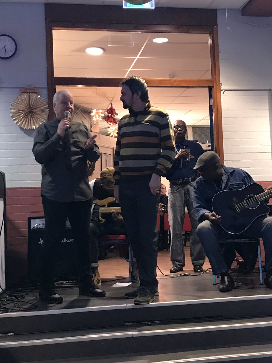 Vanavond bezocht ik het winterfeest in Oost samen met <a href="/JeroenOoijevaar/">Jeroen Ooijevaar</a> complimenten voor de vrijwilligers die dit feest mogelijk maken voor mensen in de wijk die wel een extraatje kunnen gebruiken @OostPactDoor