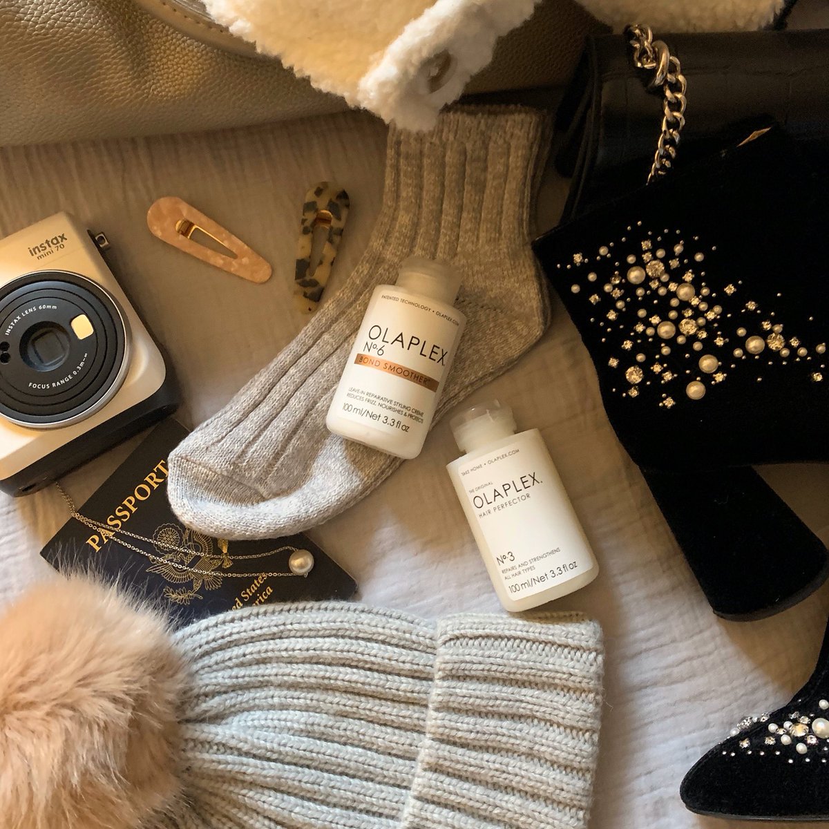 olaplex's tweet photo. Traveling essentials ✔️
Where are you traveling this Holiday season? ✈️ No matter the location, changes in climate can alter our hair’s normal behavior. Pack these #TSAfriendly cult classics to tame your mane!
Photo: @hadleypayan
#olaplex #travelsize #holidaygiftideas https://t.co/BmGfwwrWDr
