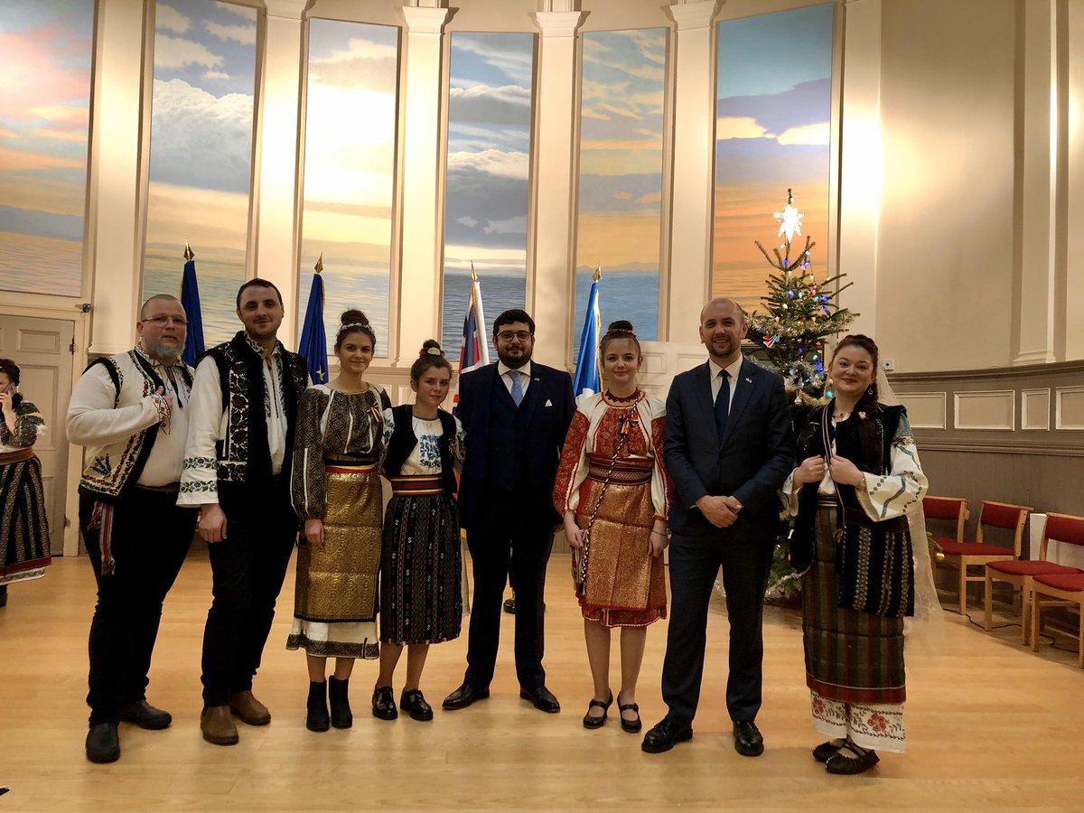 Great to spend this evening with the Scots-Romanian 🏴󠁧󠁢󠁳󠁣󠁴󠁿🇷🇴 community, marking the 30th anniversary of the Romanian revolution in 1989 &amp; wishing each other a Crăciun Fericit.🎄#StayinScotland #WeAreScotland 

<a href="/ScotGovInter/">Scottish Government International</a> <a href="/ScotGovEurope/">scotgoveurope</a> <a href="/MAERomania/">Ministry of Foreign Affairs of Romania 🇷🇴</a>
