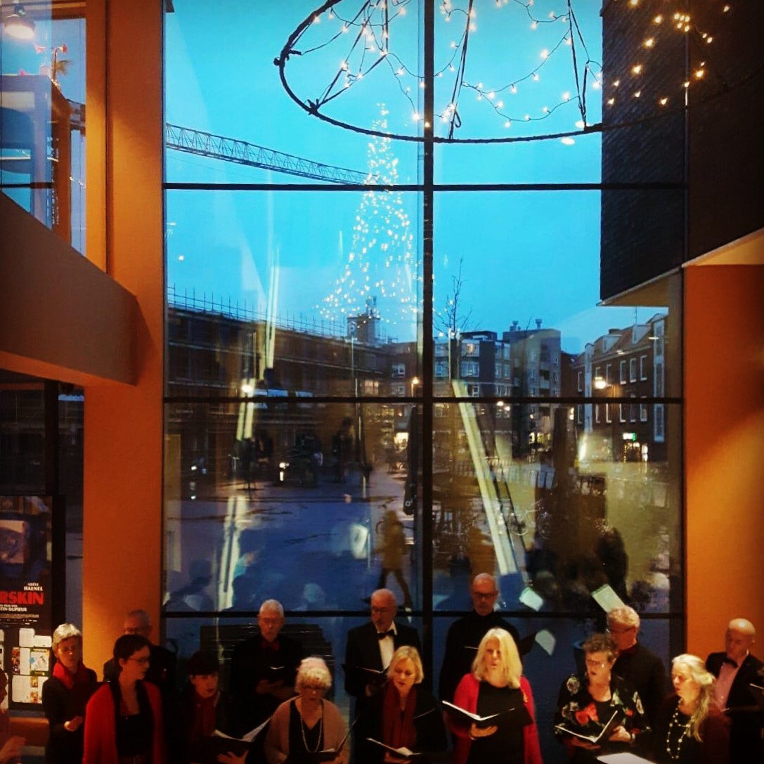 Vocare marathon vandaag: 3 concerten bij <a href="/Openluchtmuseum/">Openluchtmuseum</a> 1 concert bij <a href="/Focusfilmarnhem/">Focus Filmtheater</a> 1 fotoshoot voor TO THE MOVIES en 1 gezellig diner bij <a href="/DePizzabakkers/">De Pizzabakkers</a> Arnhem. Fijne kerst en gelukkig nieuwjaar!!!