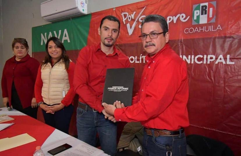PRINAVACOAHUILA's tweet photo. El día de ayer, llevamos acabo la sesión de Consejo Político Municipal en Nava. El Lic. @Zenon_Velazquez  entregó su primer informe de gobierno a la militancia priísta. El priismo navense está más fuerte que nunca y preparado para el 2020. https://t.co/PmFt1u7wGc